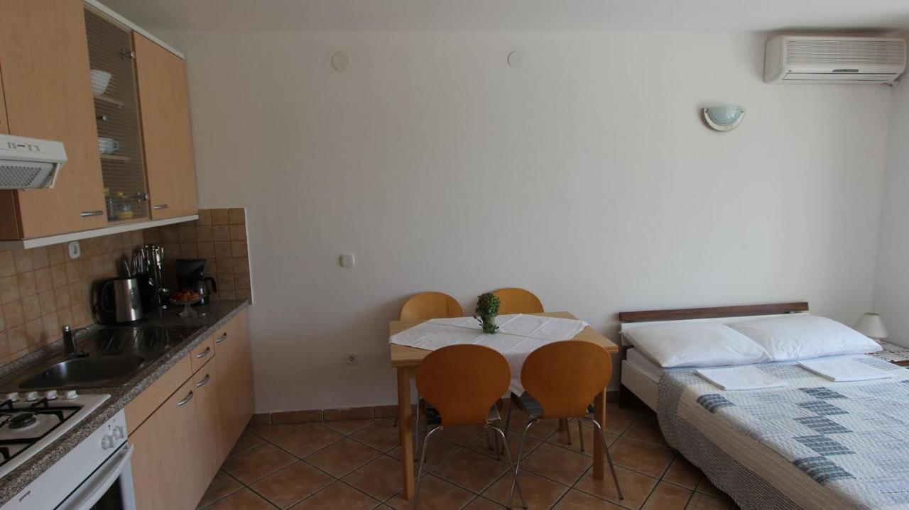 Apartments Grahovac Malinska Eksteriør bilde