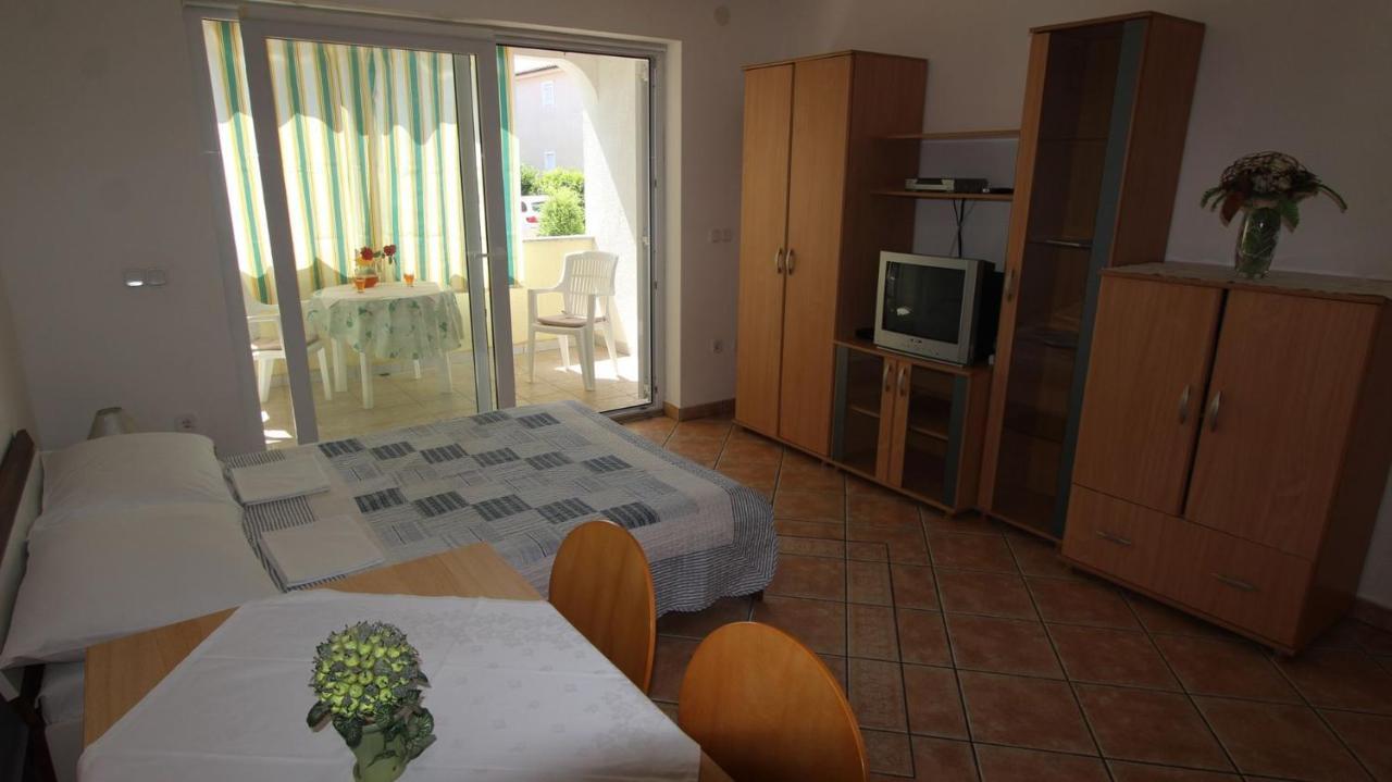 Apartments Grahovac Malinska Eksteriør bilde