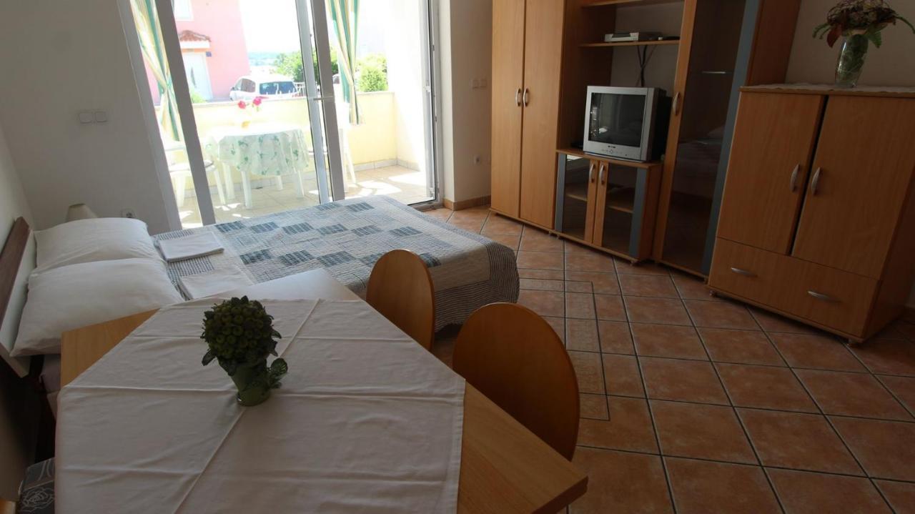 Apartments Grahovac Malinska Eksteriør bilde