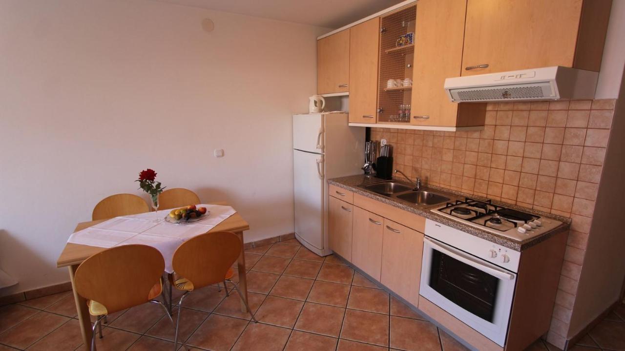 Apartments Grahovac Malinska Eksteriør bilde