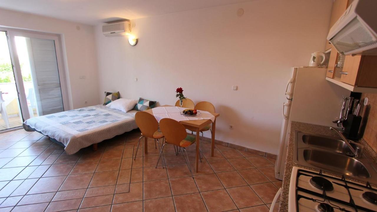 Apartments Grahovac Malinska Eksteriør bilde