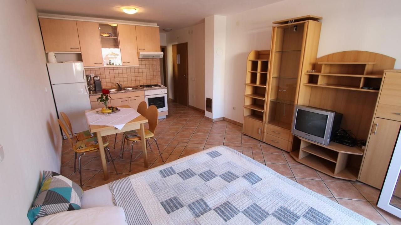 Apartments Grahovac Malinska Eksteriør bilde