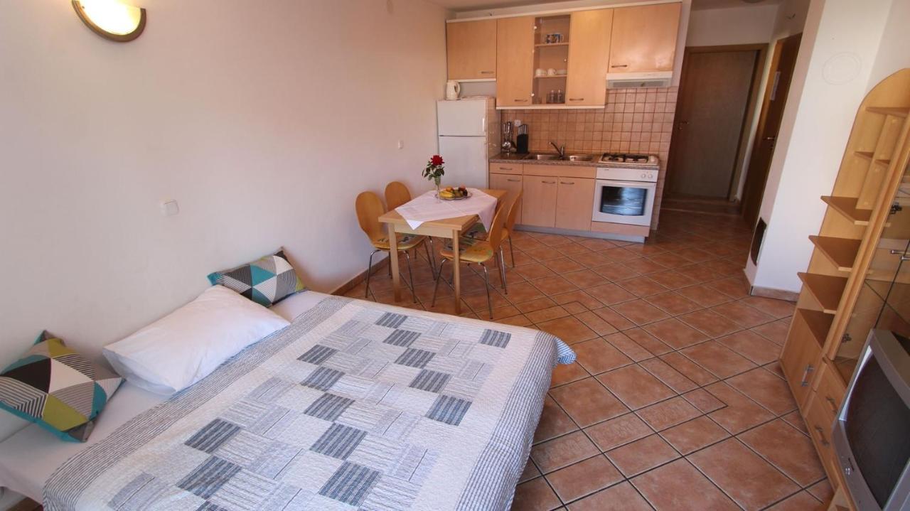 Apartments Grahovac Malinska Eksteriør bilde