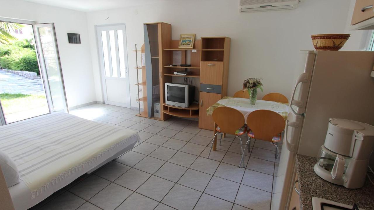 Apartments Grahovac Malinska Eksteriør bilde